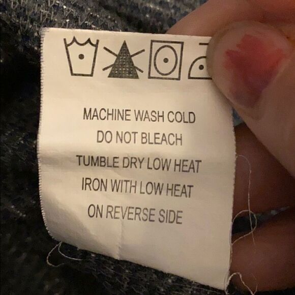 Inspired Hearts Sweater large - Picture 8 of 8